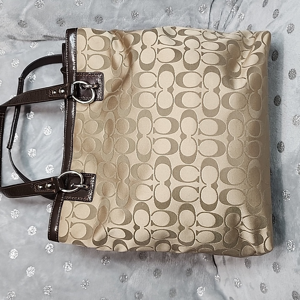 Coach 2012 Penelope Signature Tote bag. - Picture 2 of 5